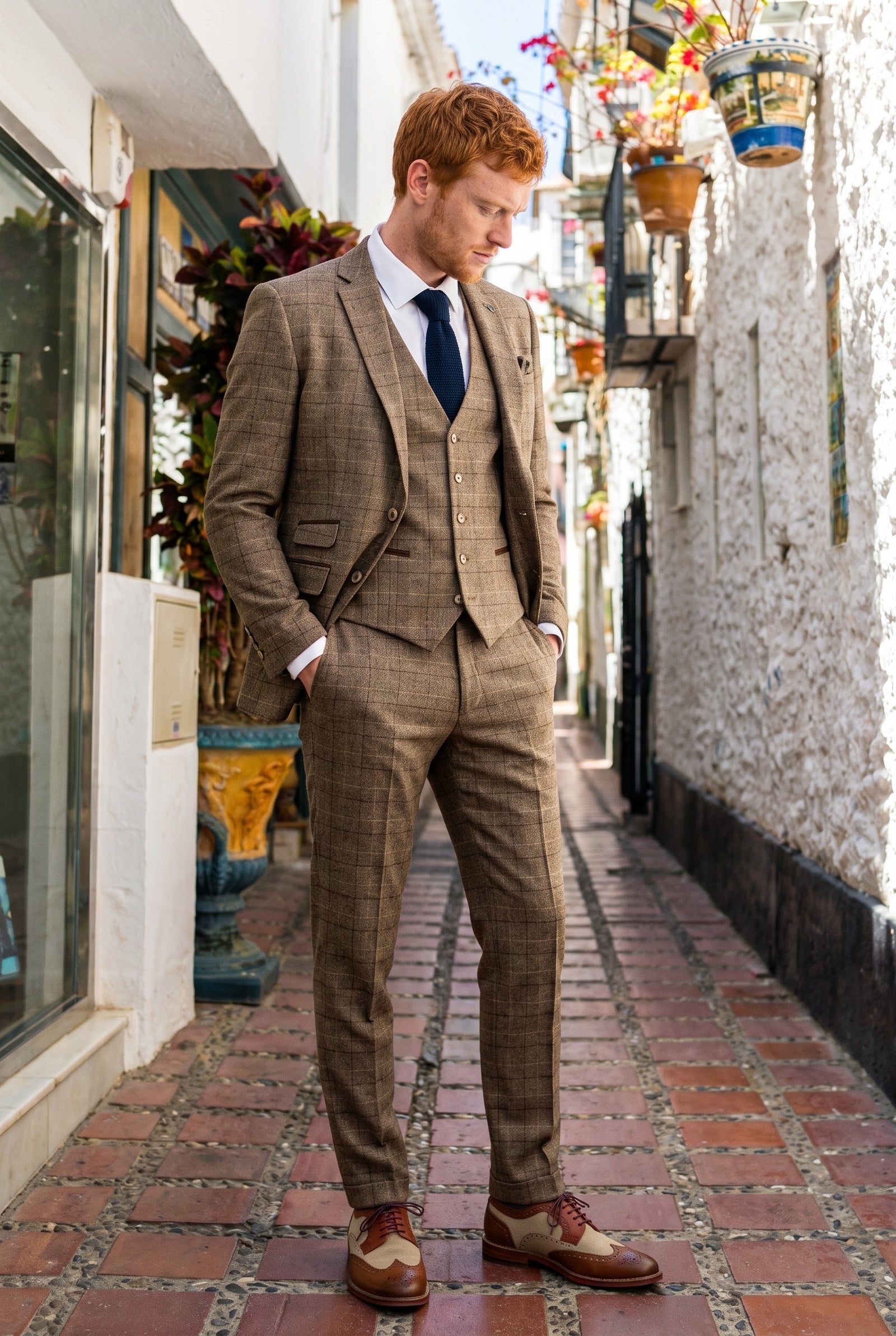 Look #573 styled with Liam - meeste kolmeosaline pruun ruuduline ülikond