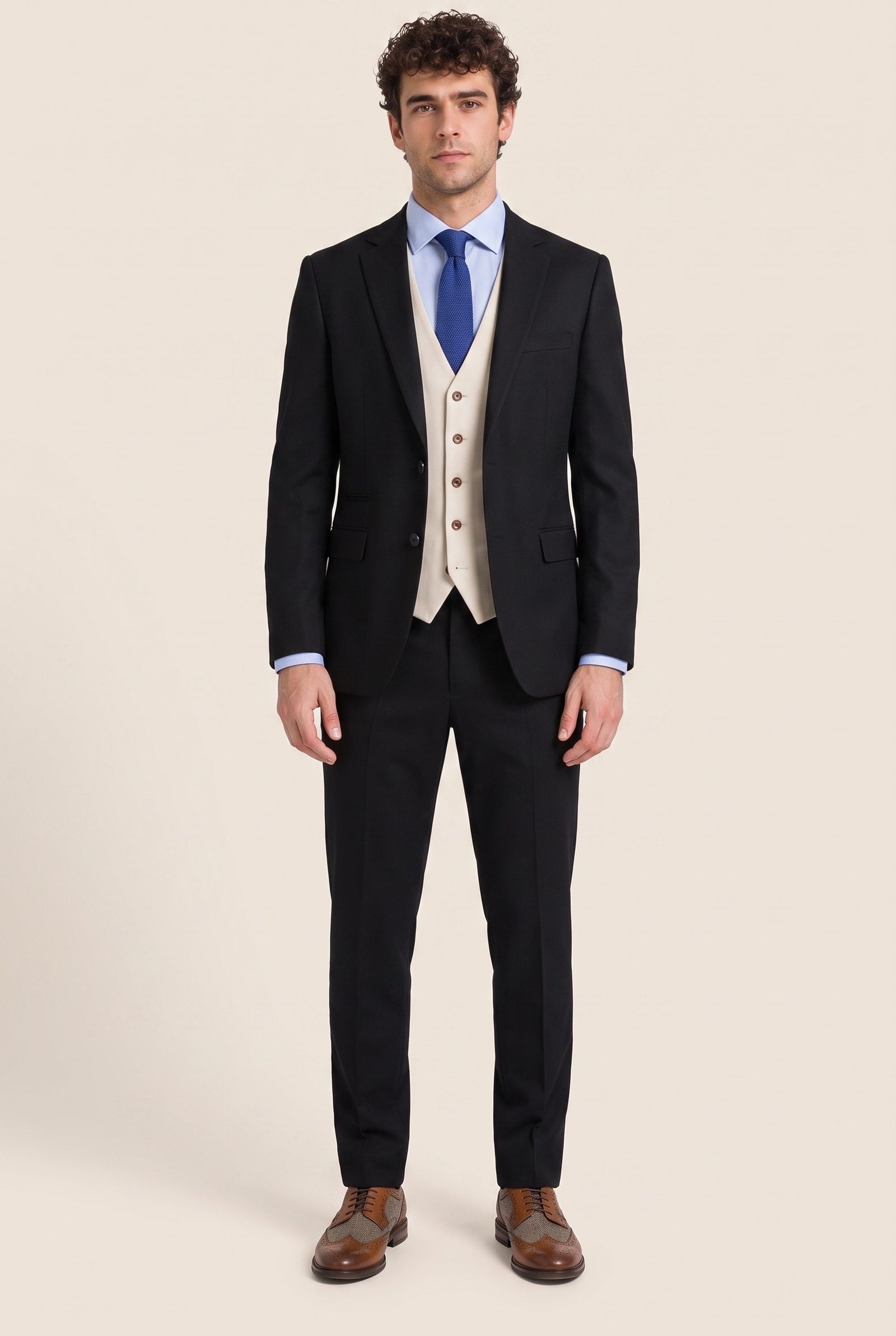 Look #1006 styled with Mayfair - meeste kolmeosaline must ülikond kreemika vestiga