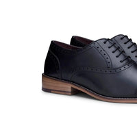 Meeste päris nahast klassikalised mustad paeltega brogue-kingad, elegantsed ja pidulikud nahast vintage-kingad