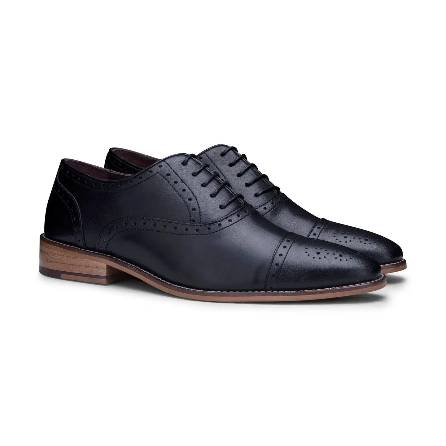 Meeste päris nahast klassikalised mustad paeltega brogue-kingad, elegantsed ja pidulikud nahast vintage-kingad