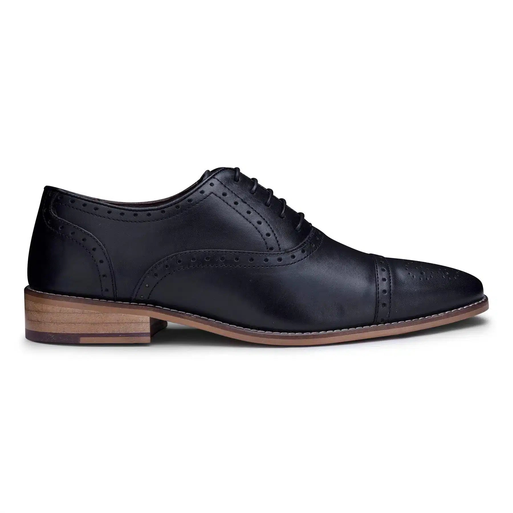 Meeste päris nahast klassikalised mustad paeltega brogue-kingad, elegantsed ja pidulikud nahast vintage-kingad