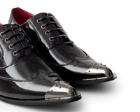 Meeste mustad lakkkingad metallninaga