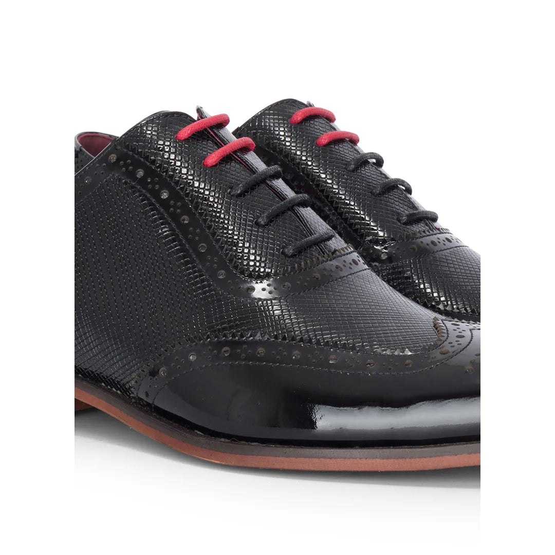Flynn - meeste mustad lakknahast brogue-kingad