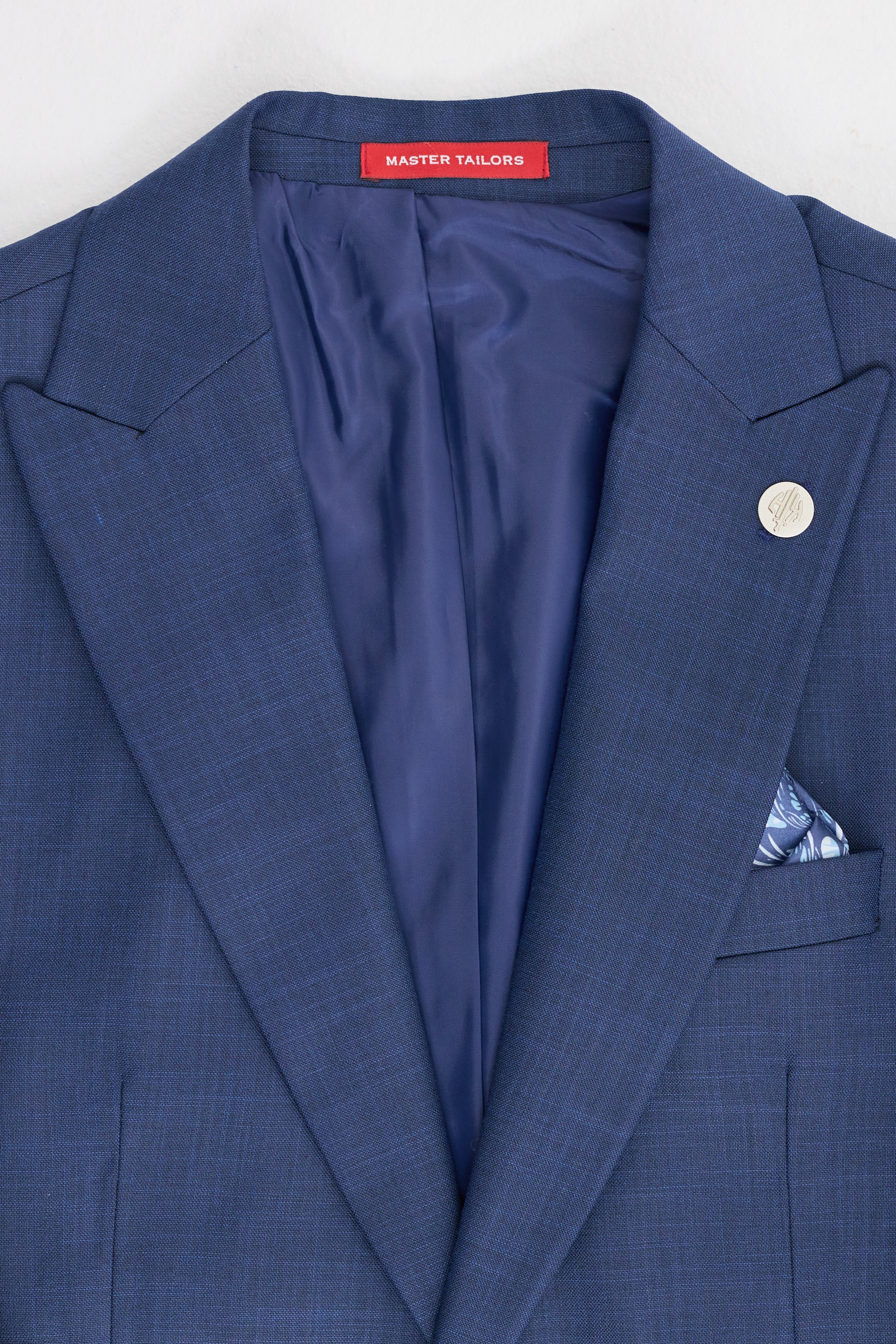 James meeste kolmeosaline tumesinine rätsepatööna valminud ülikond