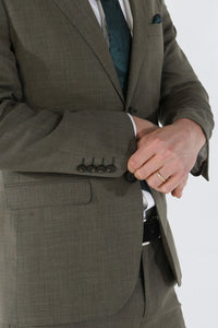 Kurt meeste salveiroheline kolmeosaline rätsepatööna valminud ülikond suvisteks pulmadeks