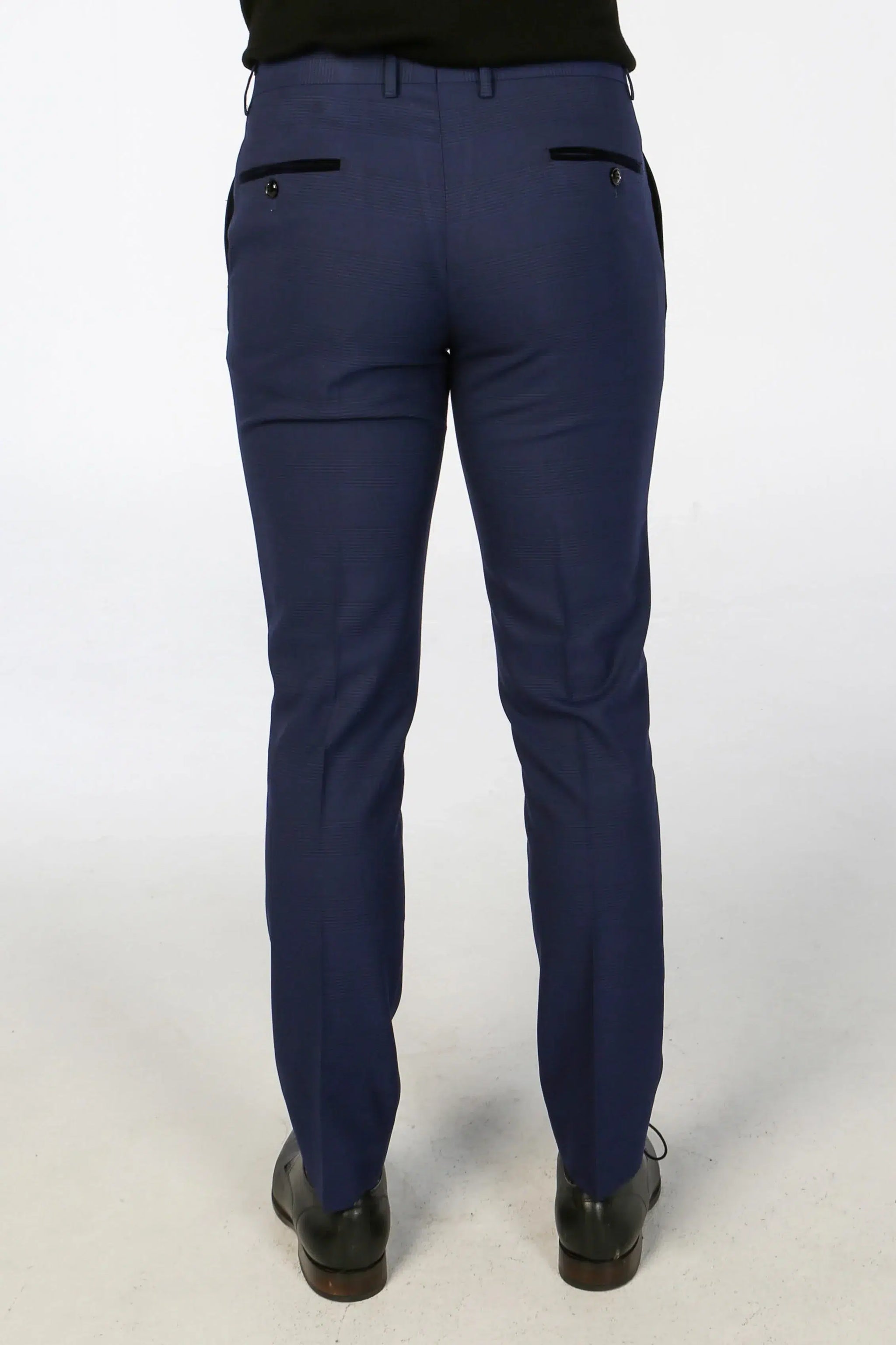 Mark - Meeste tumesinine kolmeosaline ruuduline rätsepatööna valminud ülikond