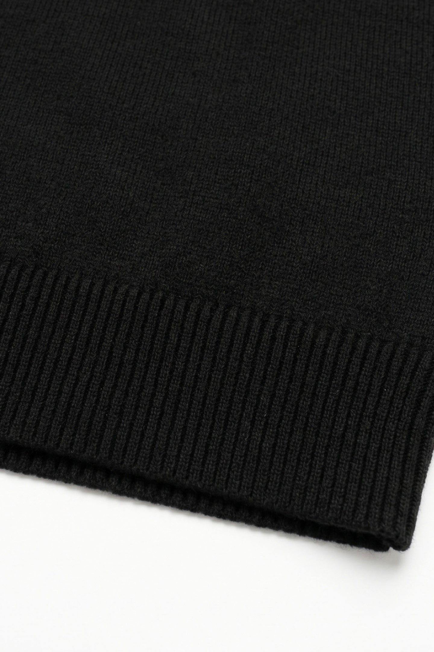 Meeste must kootud ümara kaelusega akrüülist pullover-džemper