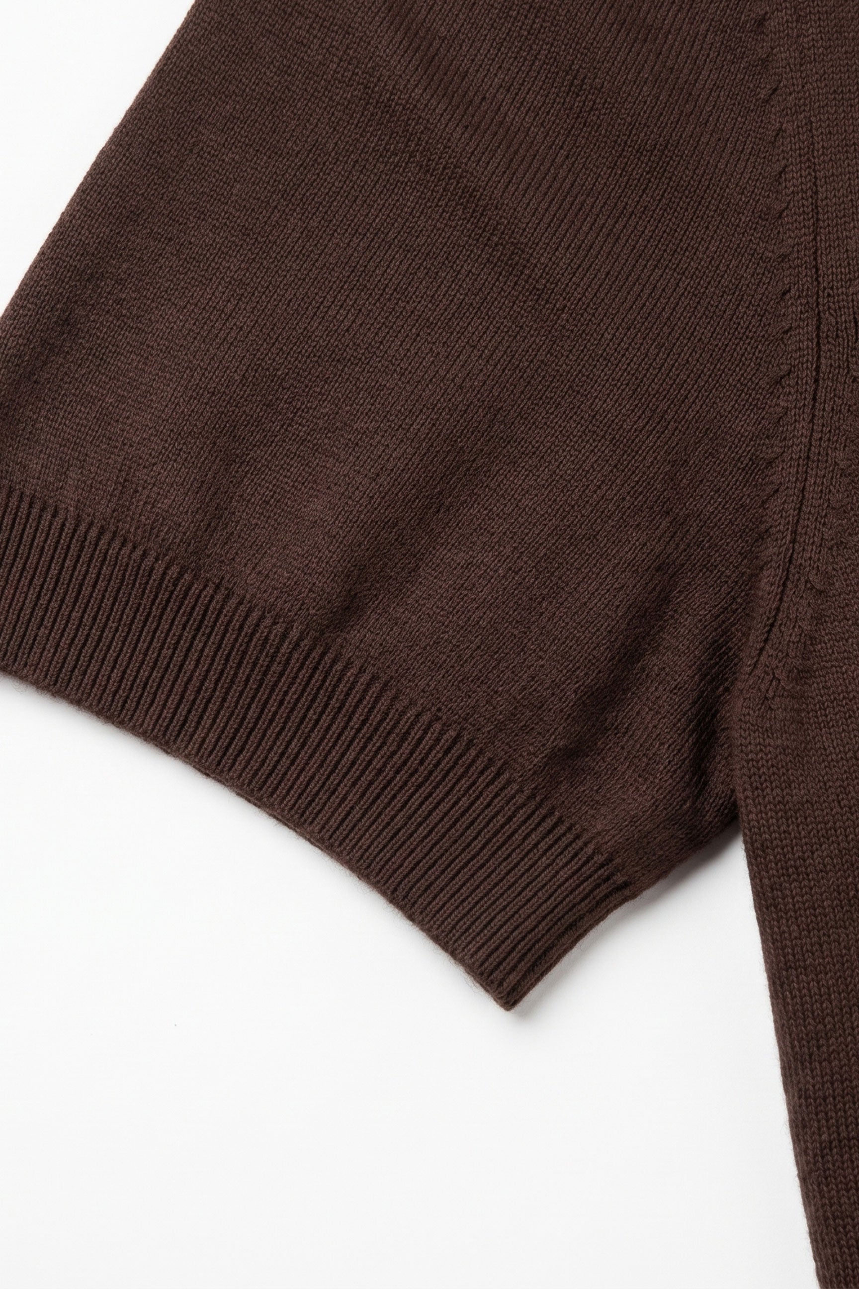 Meeste pruun kootud T-särk tavalise lõikega ümara kaelusega lühikeste varrukatega top