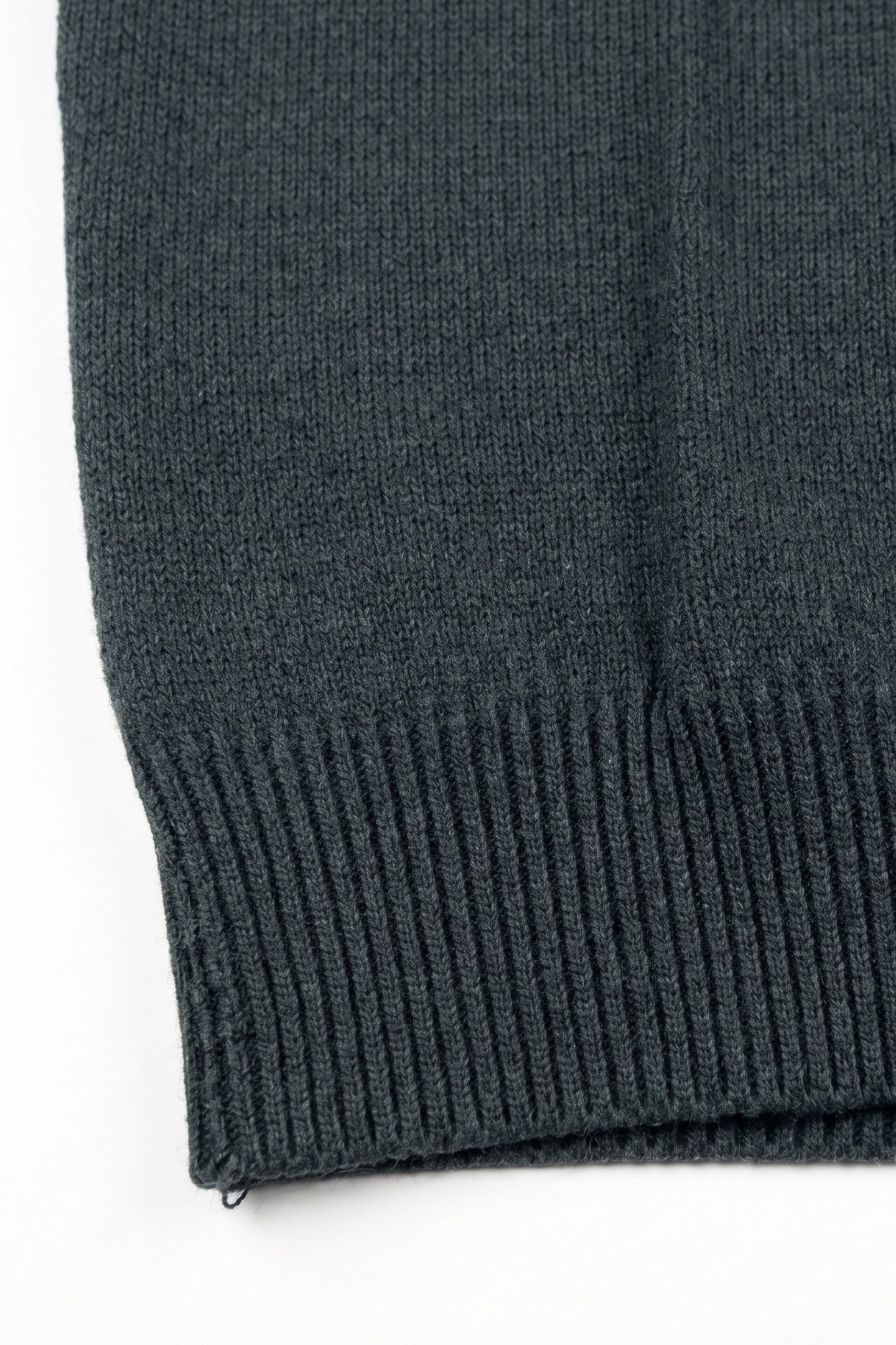 Meeste tumesinine kootud džemper ümara kaelusega tavalise lõikega pullover
