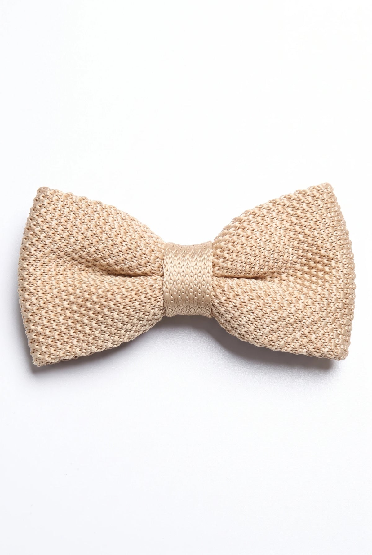 Meeste beež kootud kikilips