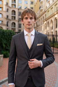 Meeste beež mustriga lips