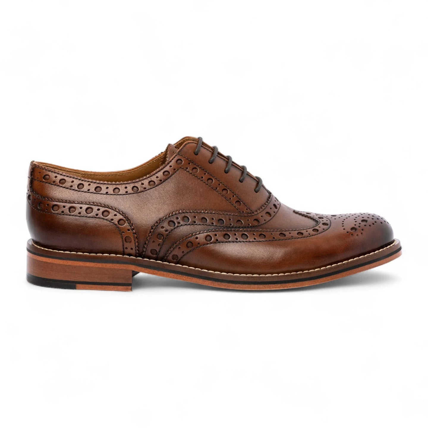 Meeste pruunid tiivakujulised brogue-mustriga Oxfordi kingad