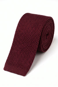 Meeste burgundiapunane kootud lips