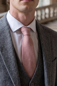 Meeste roosa seemisnahast lips
