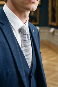 Meeste hõbedane kootud polüesterlips