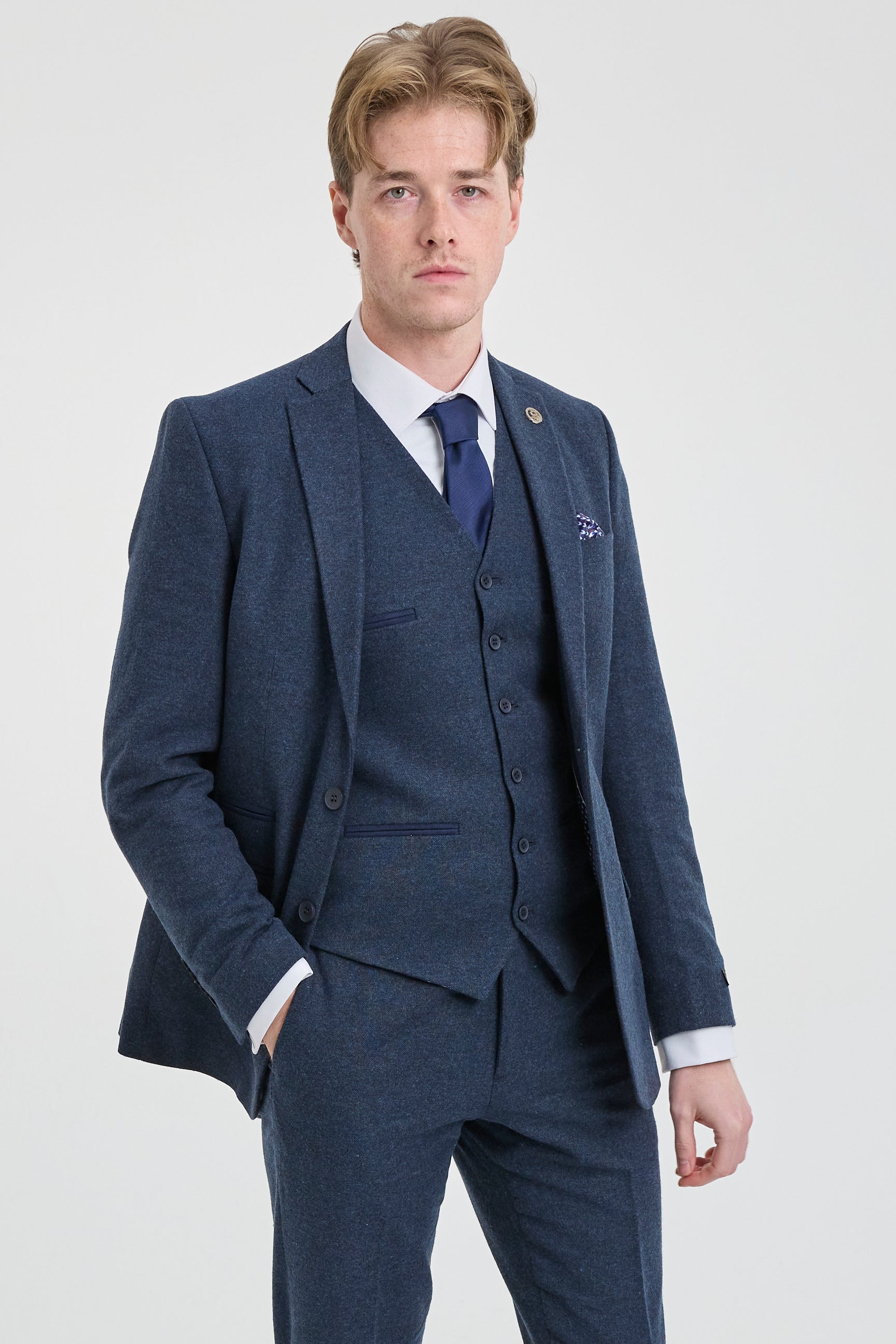 Meeste tumesinine Peaky Blindersi villane ülikond