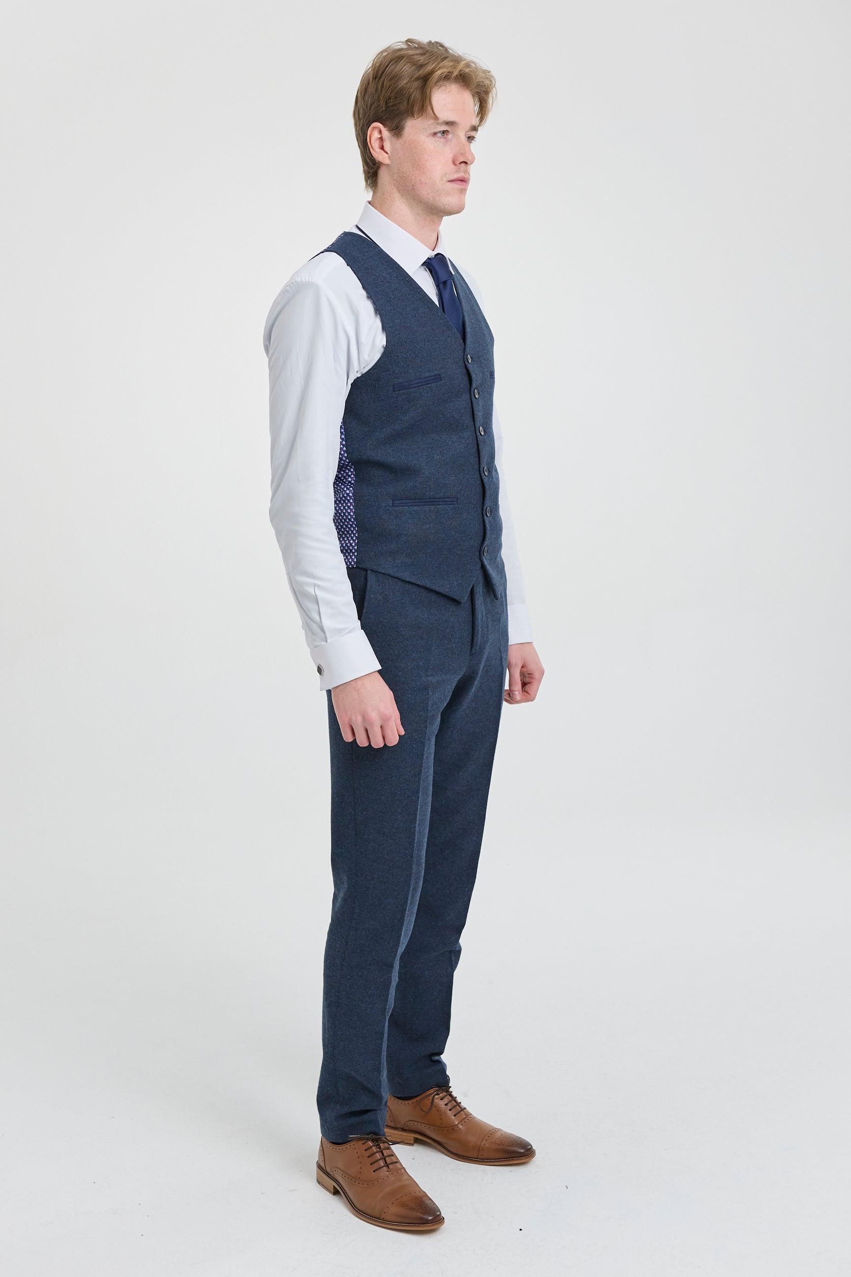 Meeste tumesinine Peaky Blindersi villane ülikond