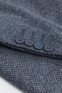 Meeste kolmeosaline tumesinine ülikond kaherealise vestiga