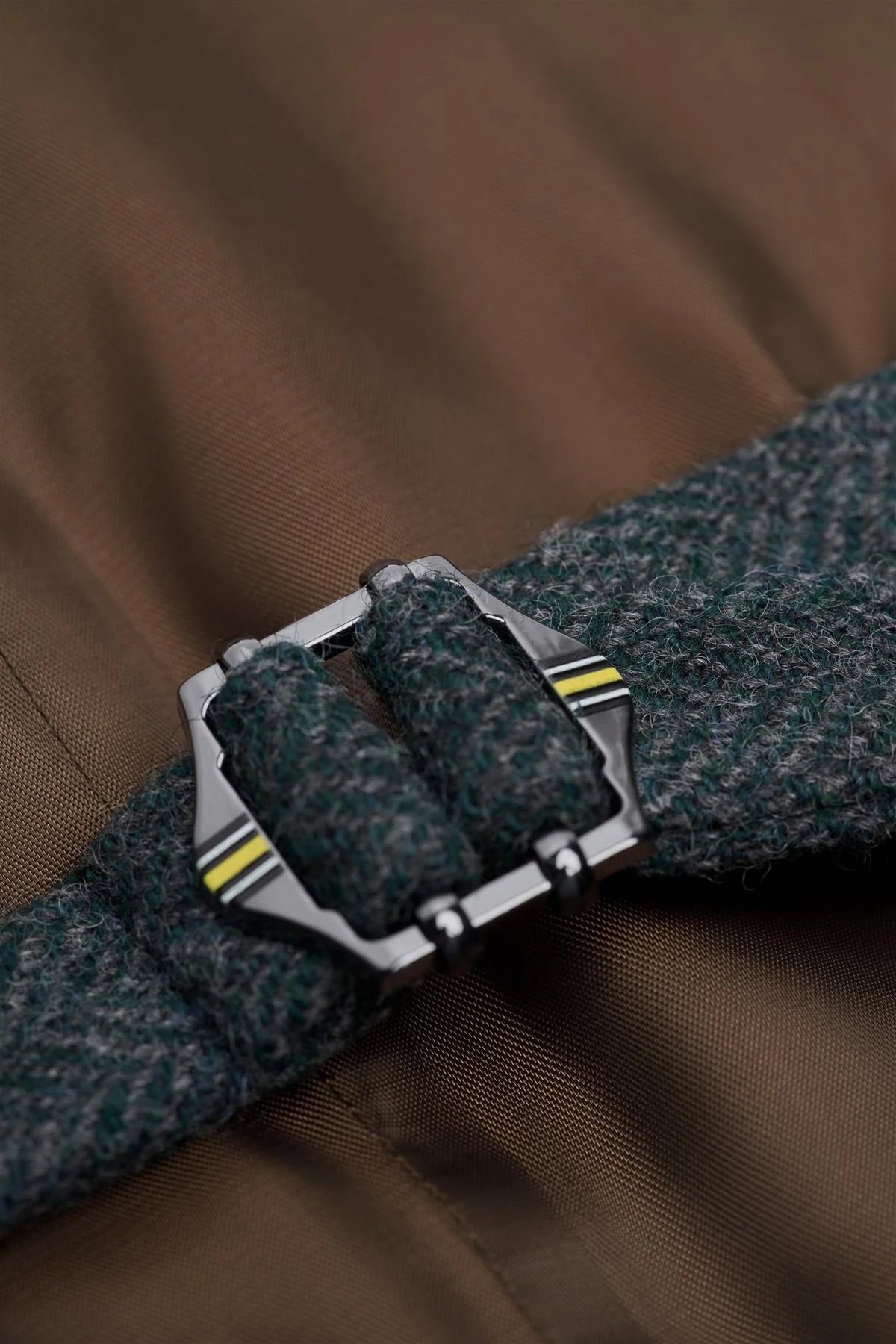 Thomas - meeste oliivroheline villasegu kalasabamustriga tviidvest