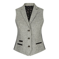 Hall vest mustade aktsentidega valgel taustal